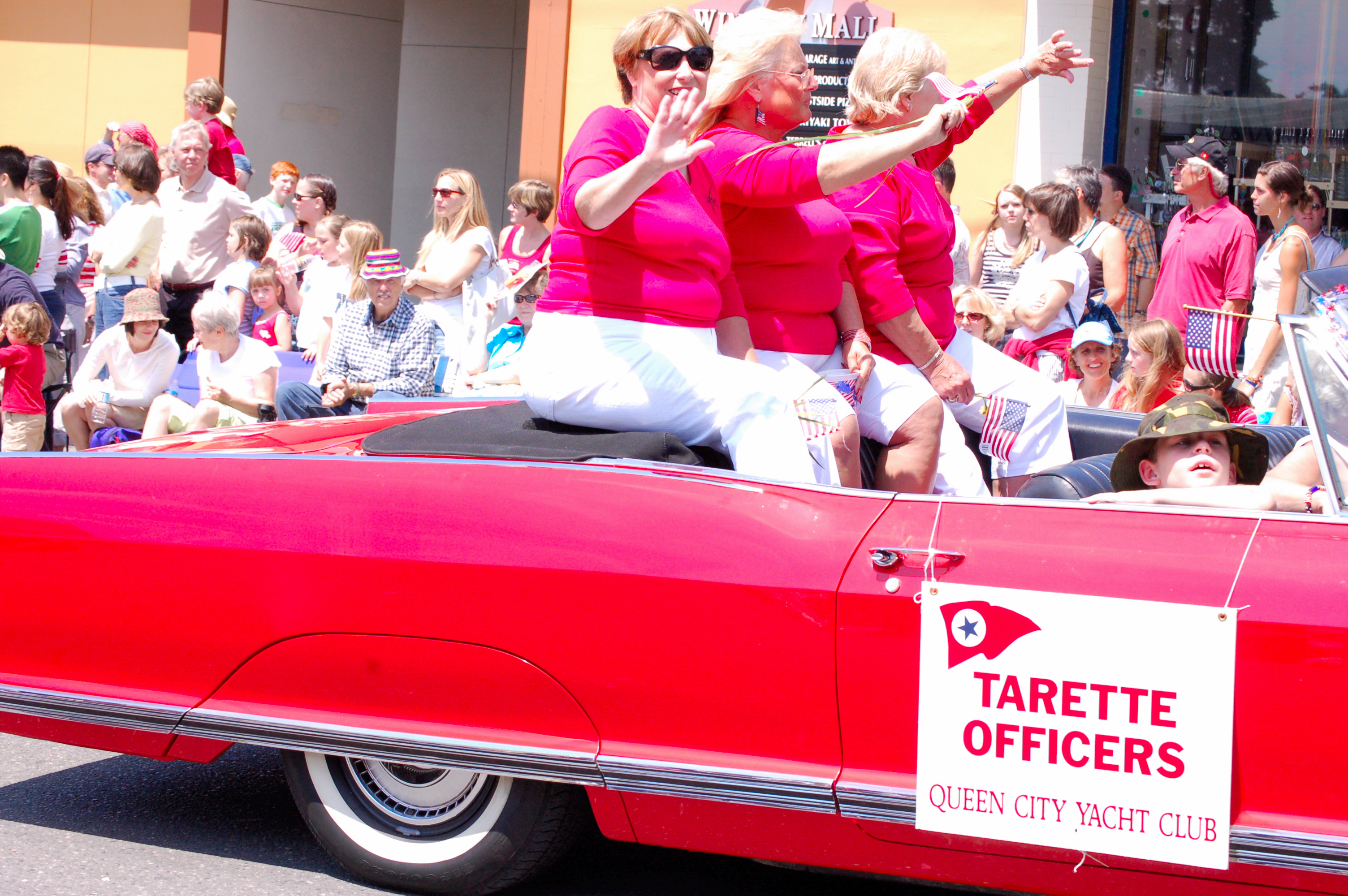 7-tarette-officers-on-parade